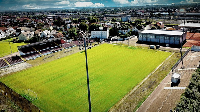 拼！阿玛德进攻三区26次夺下球权是联赛最多.